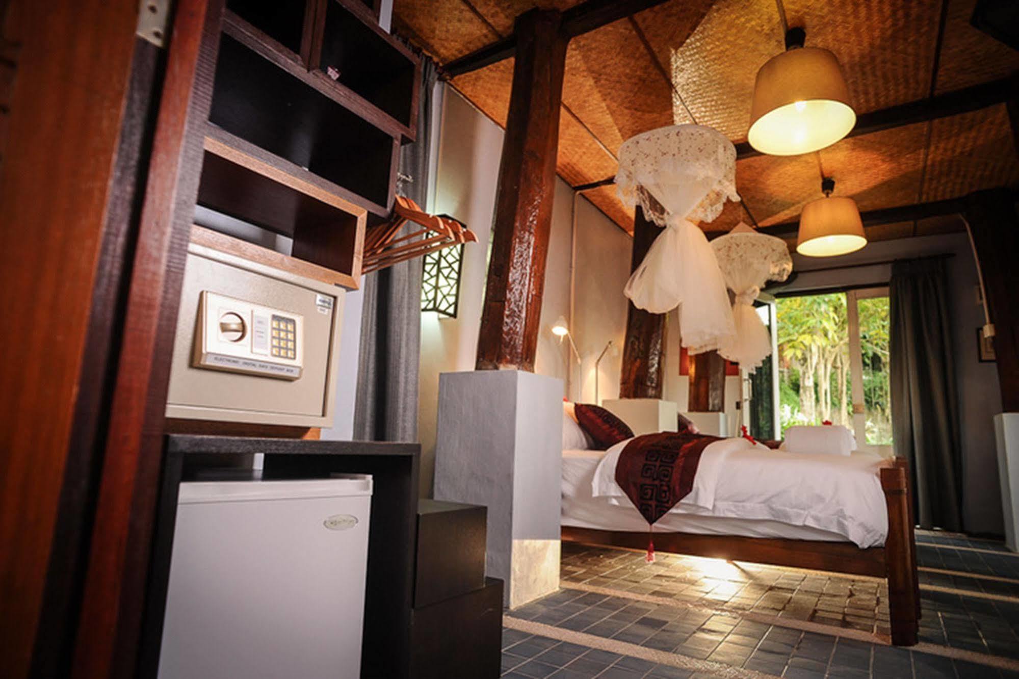 Malihom Private Estate Villa Balik Pulau Buitenkant foto